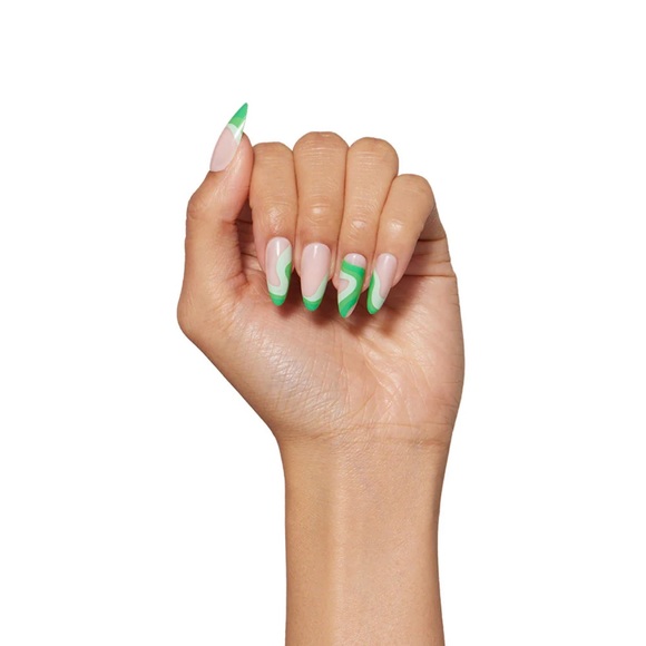 Groovy Green press on reuseable press on nails by Glamnetic - Picture 3 of 8